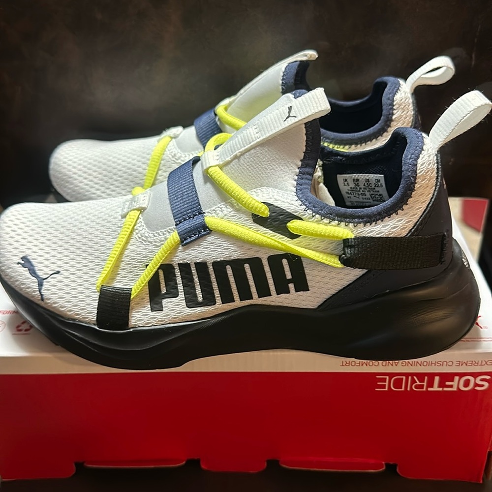 PUMA SOFTRIDE RIFT SLIP ON SNEAKERS: WHITE/BLACK/BLUE: NEW IN BOX: SIZE 4.5